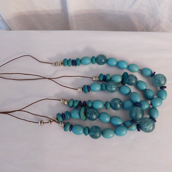 Ladies Coldwater Creek 3 Strand Beaded Necklace - Picture 2 of 3